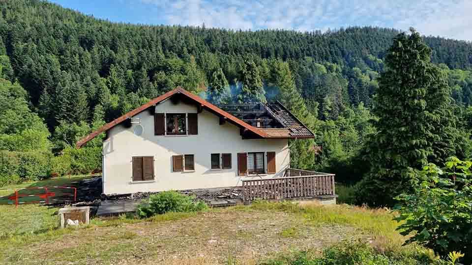 Incendie criminel à Rochesson : une ressortissante allemande placée en détention provisoire